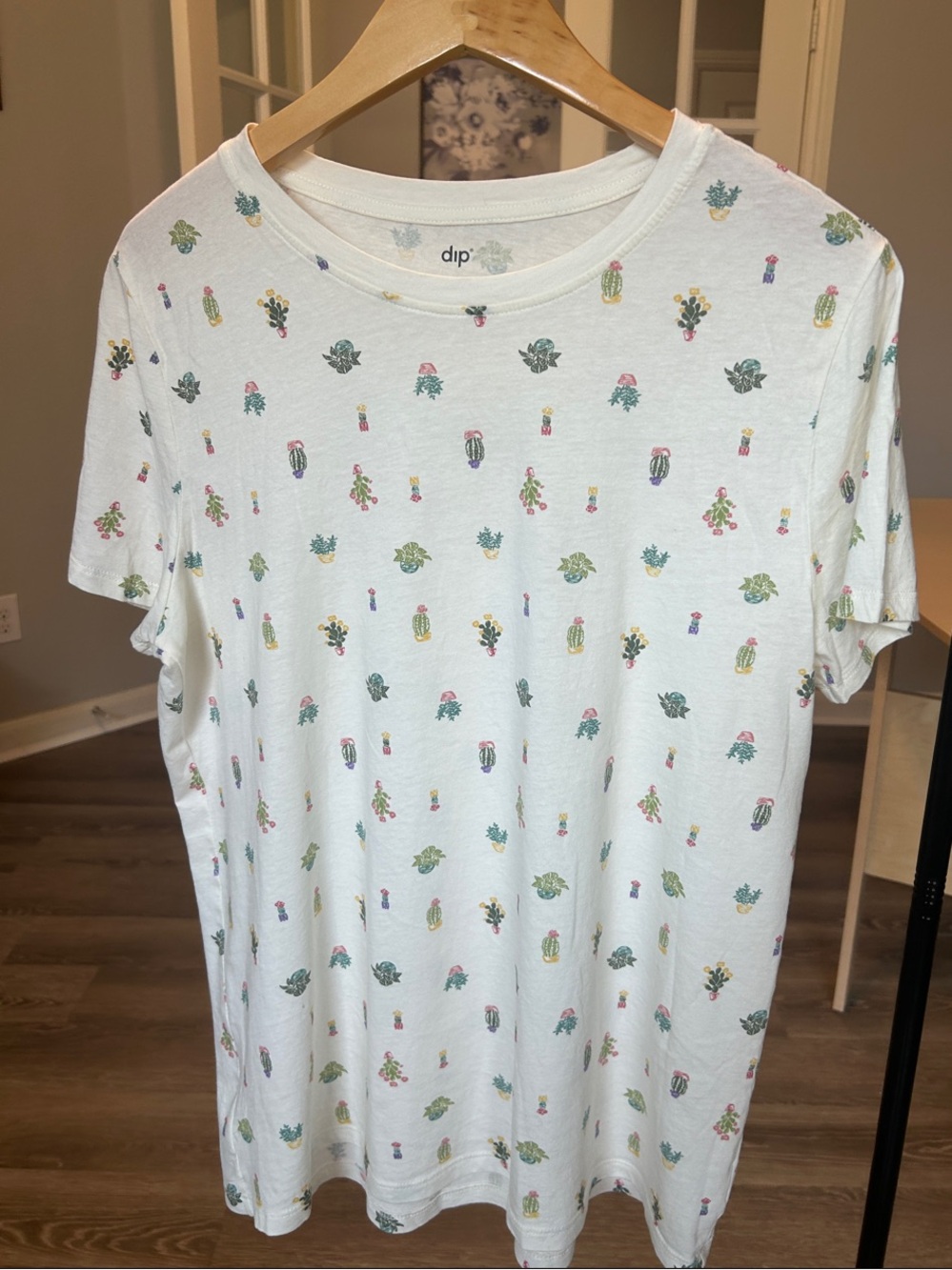 dip White Short Sleeve Tee with Mini Cactus & Succulent Motif XL